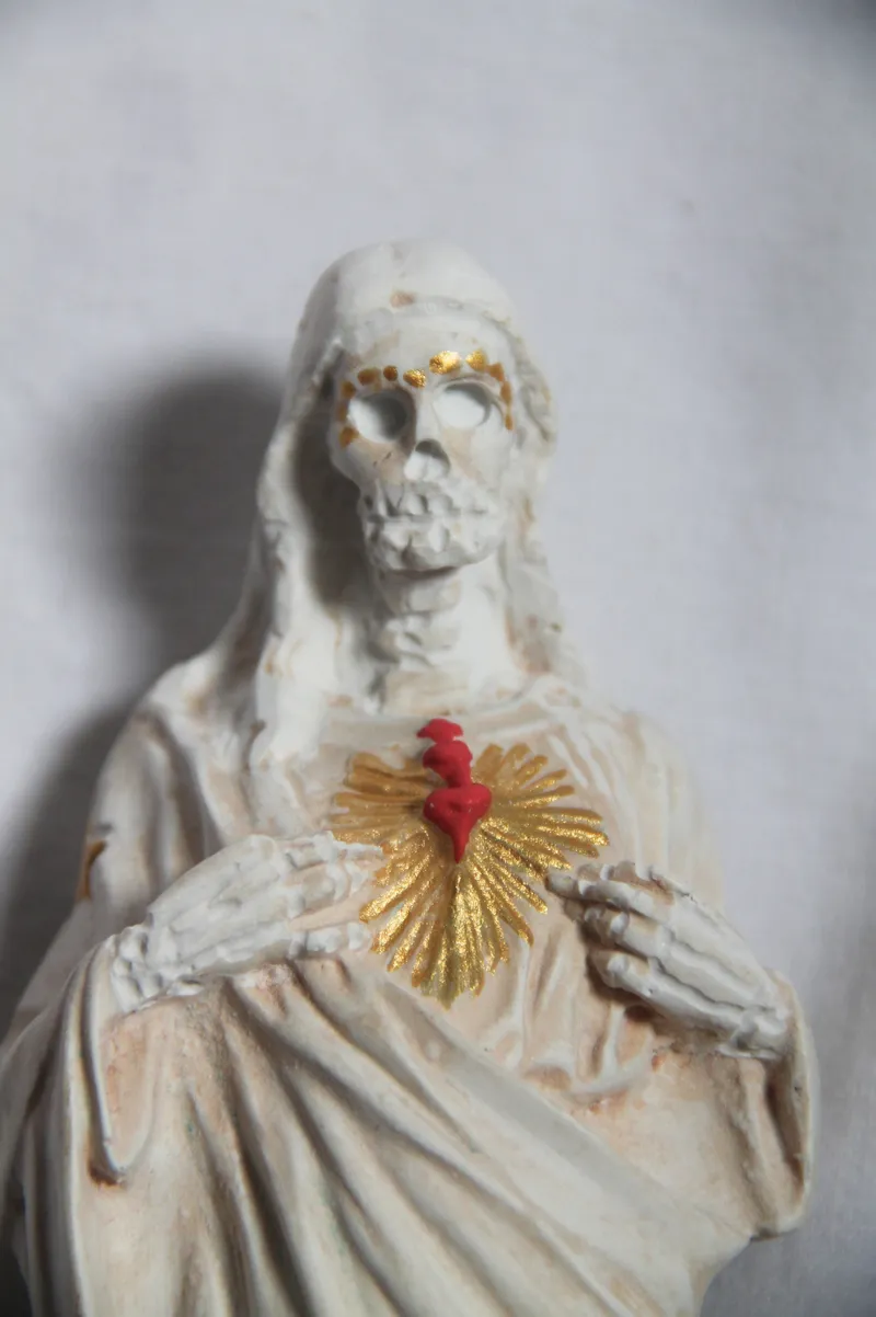 Statue Santa Muerte pour cabinet de curiosité, décoration gothique, handmade gothic home decor (3)
