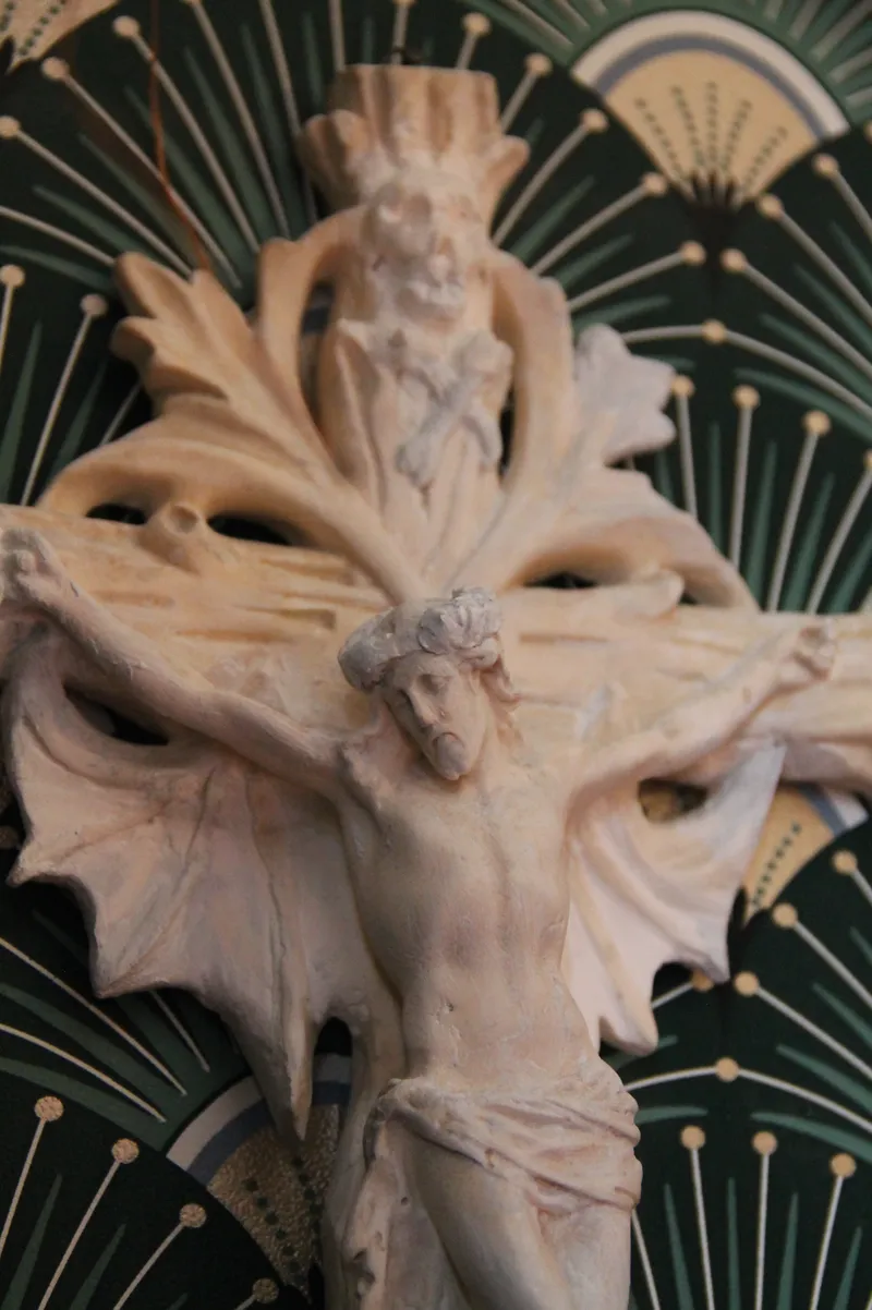 Crucifix Christ blanc, statue modifiée, décoration gothique pour cabinet de curiosité, décoration gothique faite main (3)
