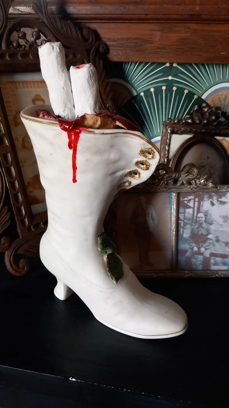 Statue macabre pied coupé, décoration gothique pour cabinet de curiosité, handmade gothic home decor (2)
