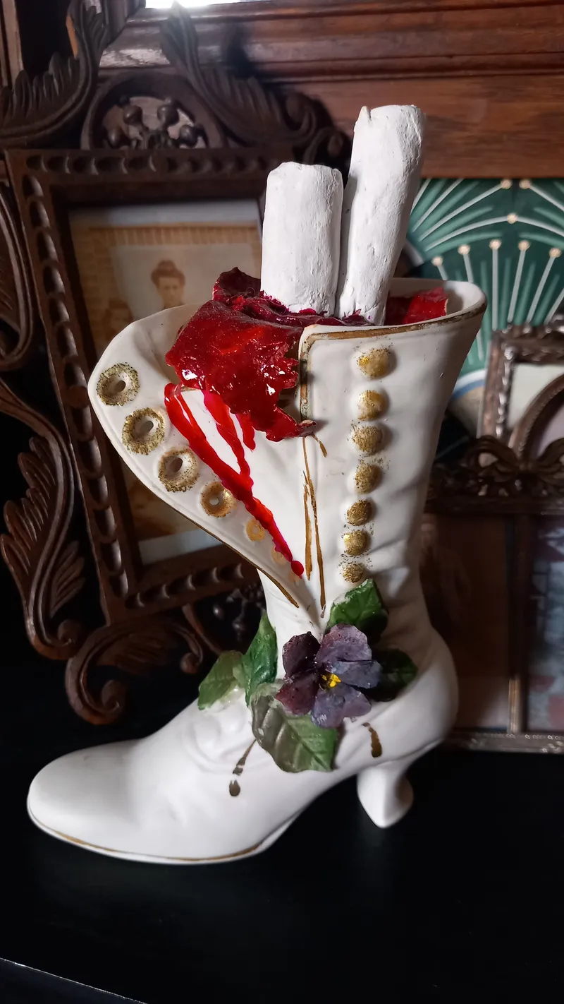 Statue macabre pied coupé, décoration gothique pour cabinet de curiosité, handmade gothic home decor