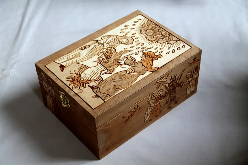 Boite sorcières en bois gravé d'après des gravures médiévales, avec compartiments amovibles, décoration gothique faite main