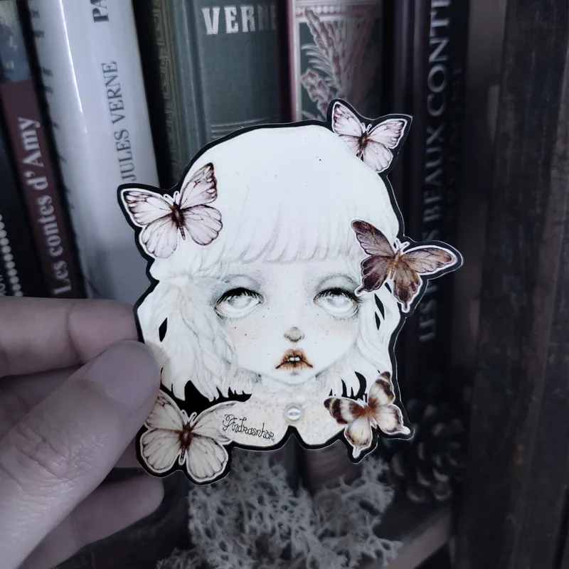 Sticker ~ Poupée au teint fantomatique