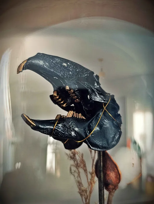 L'Éveil d'Oryla - Crâne de Lapin sous Dôme, handmade gothic home decor