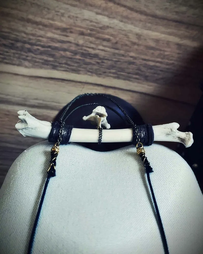 Le Gardien Vulpé - Parure en os de Renard, handmade gothic jewelry (3)