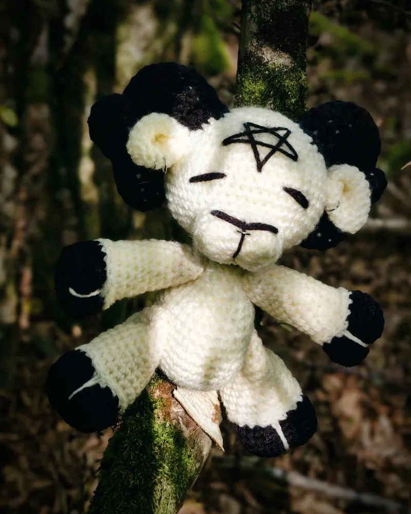 Grand Baphomet Amigurumi, handmade gothic home decor (2)