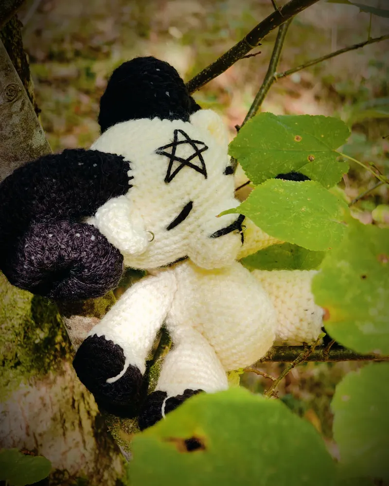 Grand Baphomet Amigurumi, handmade gothic home decor (3)