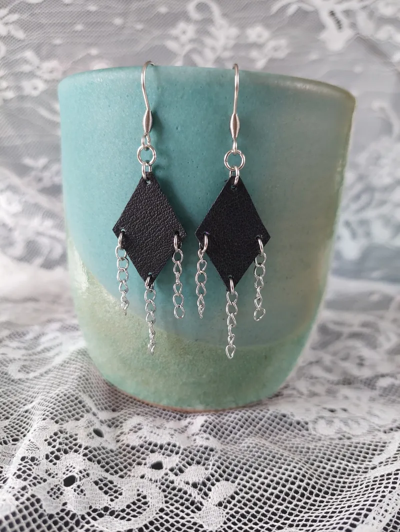 Boucles d'oreilles en cuir, bijou gothique fait main