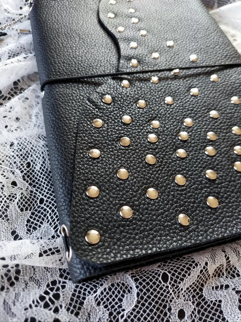 Journal asymétrique en cuir A5, handmade gothic accessory (3)