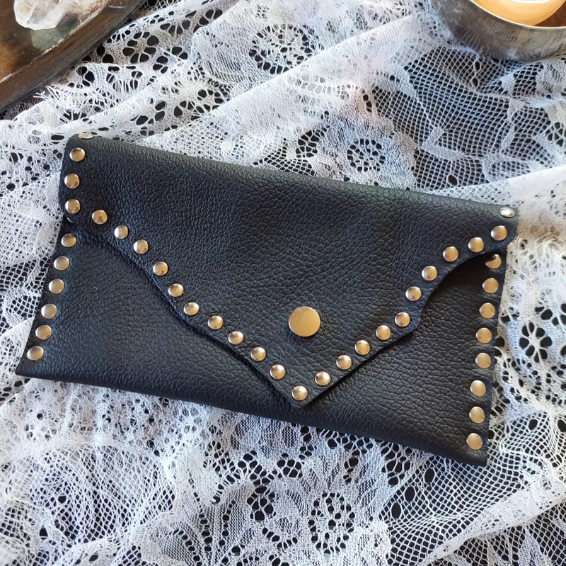Pochette asymétrique 