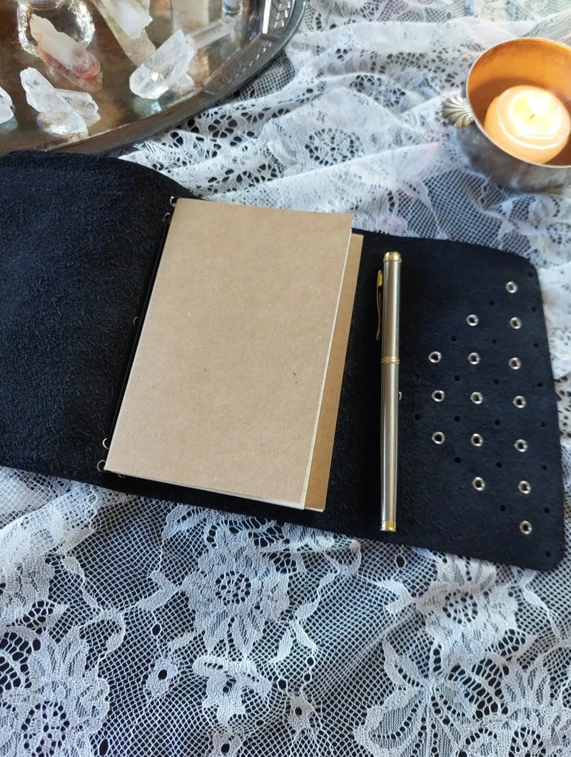 Journal troué en cuir A6 — 2
