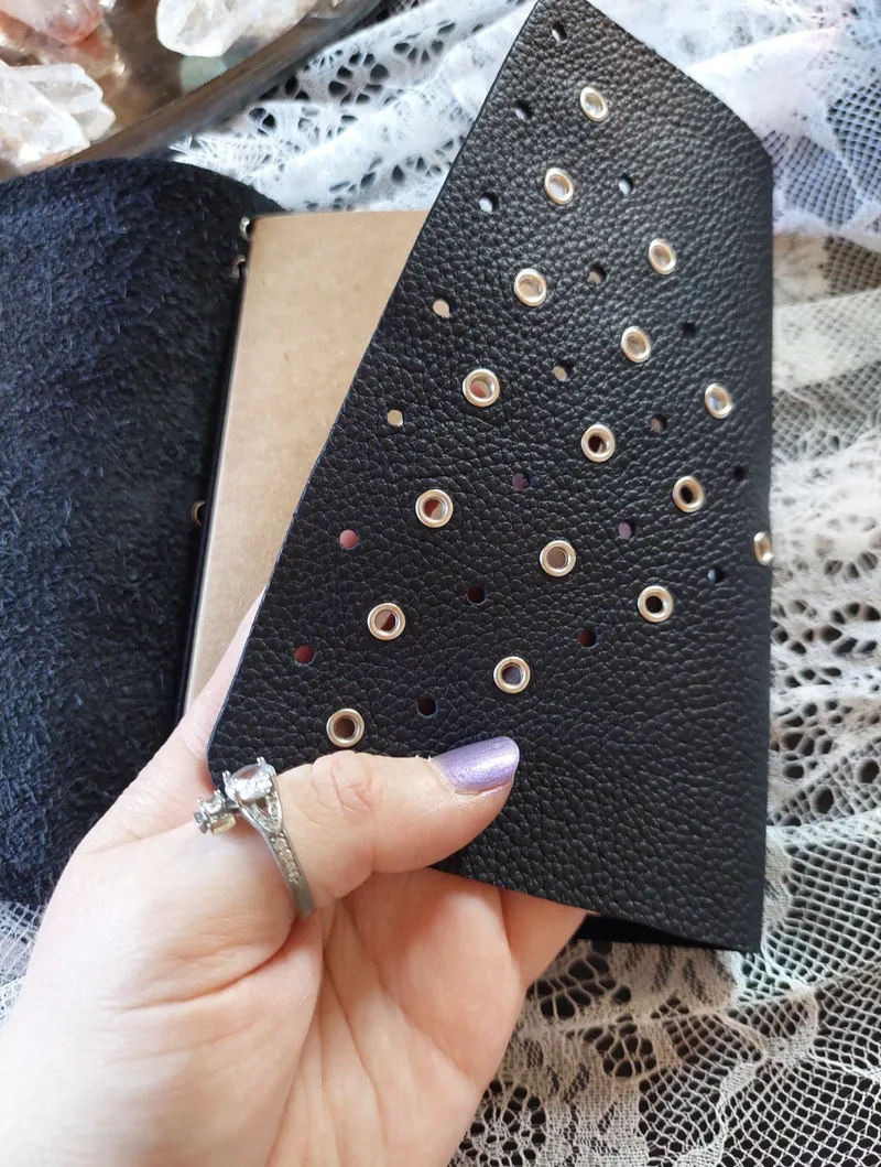 Journal troué en cuir A6 — 3