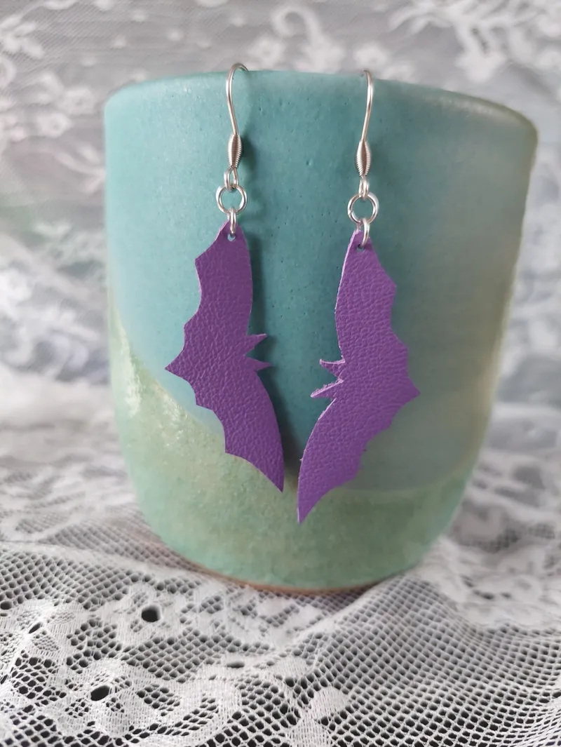 Boucles d'oreilles chauve-souris violettes, bijou gothique fait main