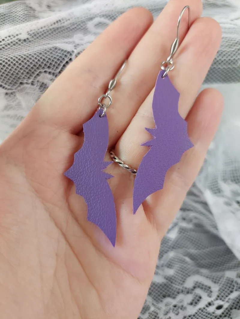 Boucles d'oreilles chauve-souris violettes, bijou gothique fait main (2)