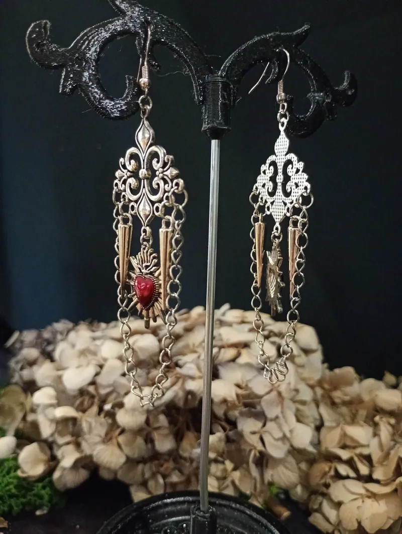 Boucles d'Oreilles Sorcière Mystique "Cœur de Cendre" | Style Ex-Voto Mexicain, Rouge, Noir ou Argenté, Look Occulte, bijou gothique fait main