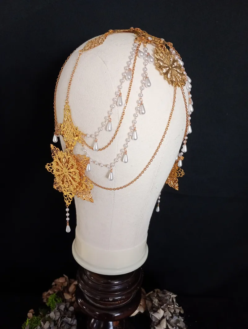Coiffe Eugénie Art Nouveau | Headdress Filigrane Argenté Gouttes Rubis | Bijou de Tête Mucha Oriental Gothique Victorien burlesque sorcière, handmade gothic accessory