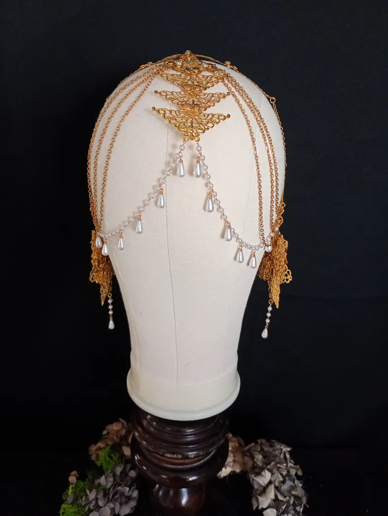 Coiffe Eugénie Art Nouveau | Headdress Filigrane Argenté Gouttes Rubis | Bijou de Tête Mucha Oriental Gothique Victorien burlesque sorcière, handmade gothic accessory (3)