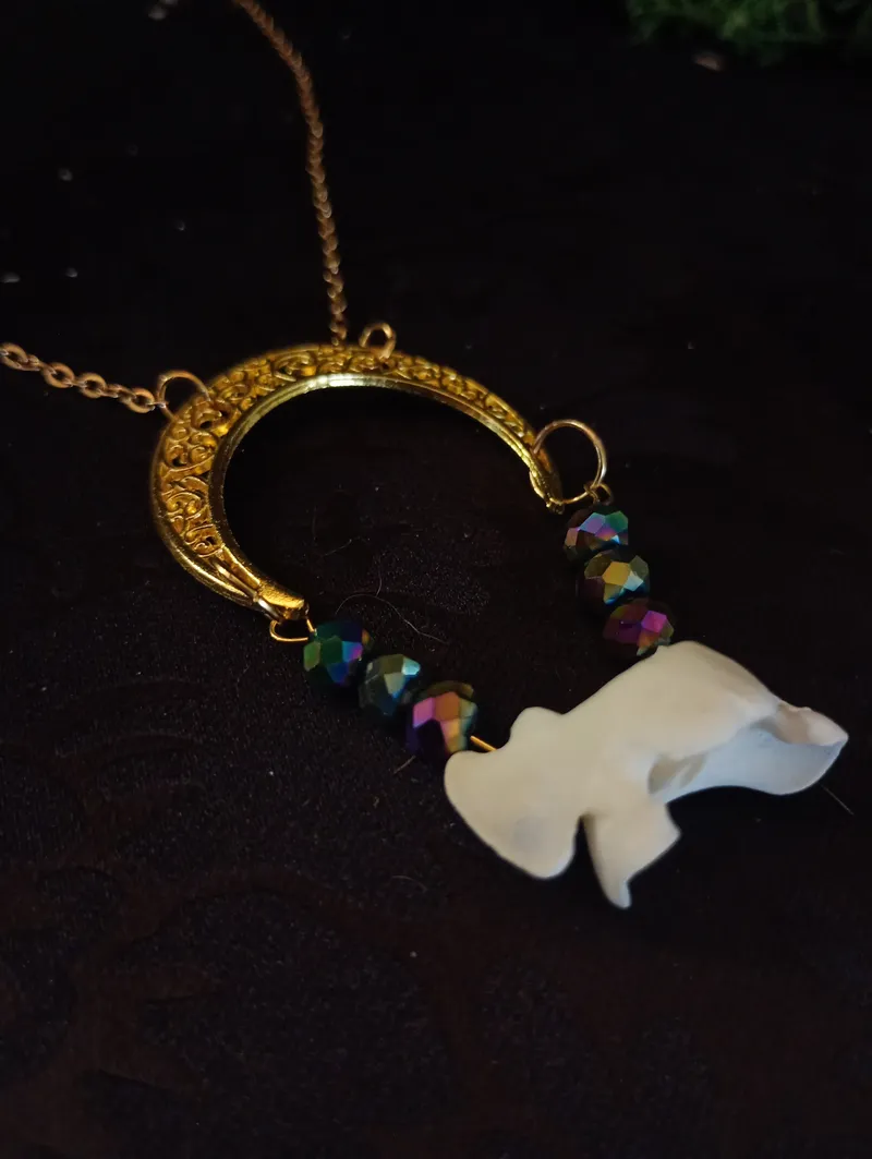 Collier "lune sacrée" Pièce Unique Os de Bassin Véritable & Lune Filigrane | Bijou Païen Sorcière Gothique wiccan dark | Choix Or ou Argent, bijou gothique fait main (3)