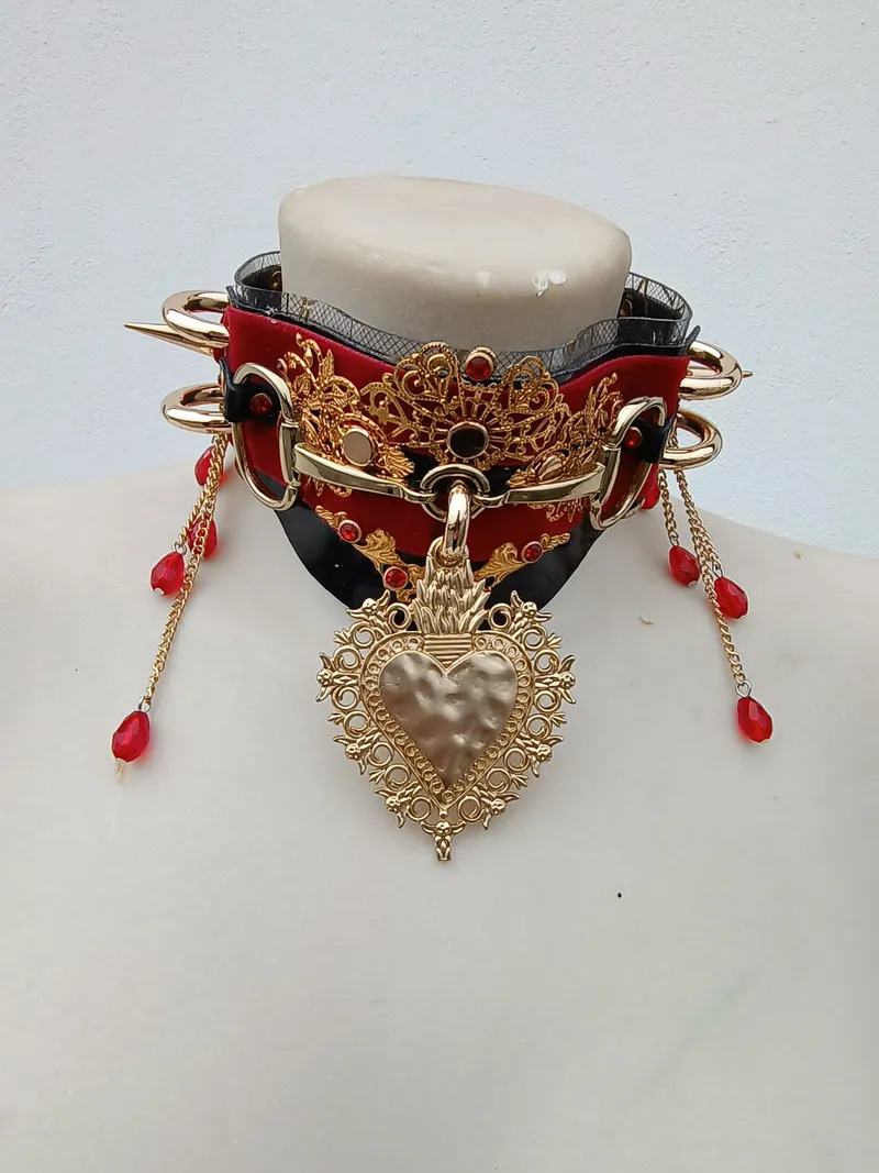 ras de cou gothique en PVC fait main - sacred heart - ras de cou métal- ras de cou fétiche - ras de cou punk rock - ras de cou filigrane, bijou gothique fait main