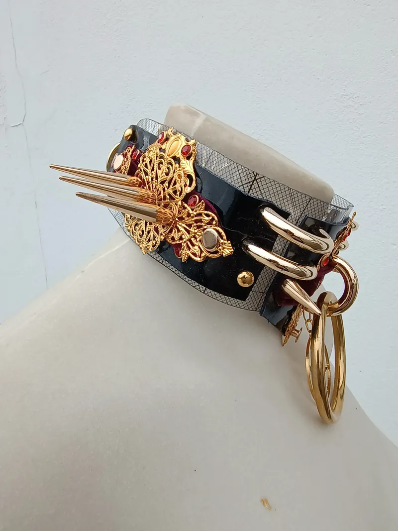 ras de cou gothique en PVC fait main - Lilith chocker - ras de cou métal- ras de cou fétiche - ras de cou punk rock - ras de cou filigrane, bijou gothique fait main (2)