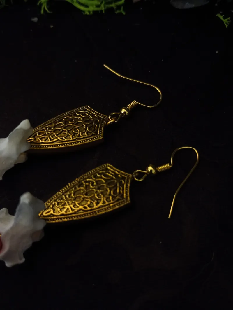 Bouclier Boucles d'Oreilles en os Médiéval Gothique / Fantastique | Vertèbres, Calcédoine Rouge| Taxidermie & Sorcière | Argenté ou Doré, handmade gothic jewelry (2)