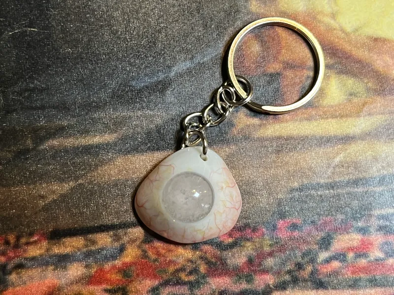 Porte clé prothèse oculaire Œil Blanc !, accessoire gothique fait main