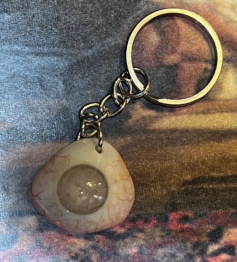 Porte clé prothèse oculaire Œil Blanc !, accessoire gothique fait main (2)