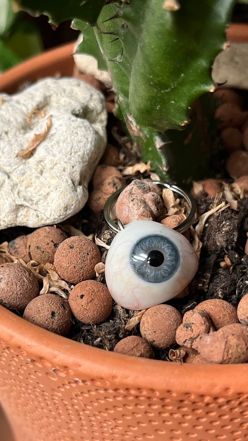 Porte clé oeil - prothèse oculaire, handmade gothic accessory