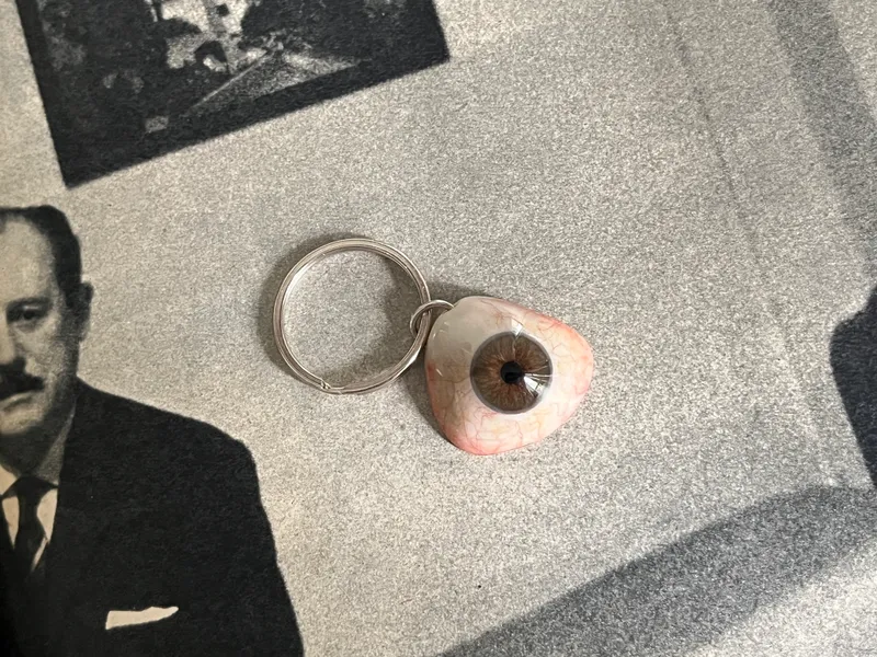 Porte clé oeil - prothèse oculaire, handmade gothic accessory