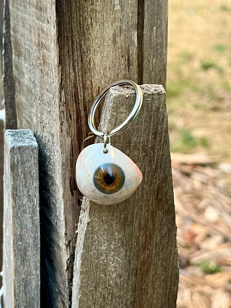 Porte clé oeil - prothèse oculaire, accessoire gothique fait main