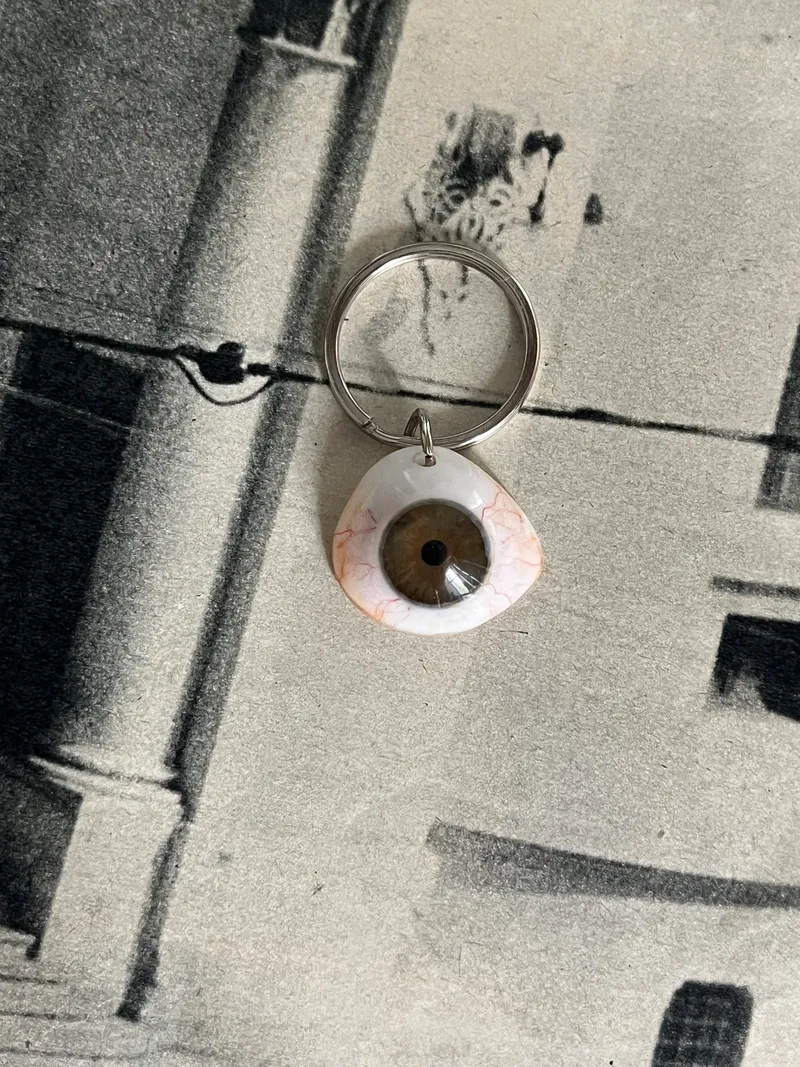 Porte clé oeil - prothèse oculaire, handmade gothic accessory