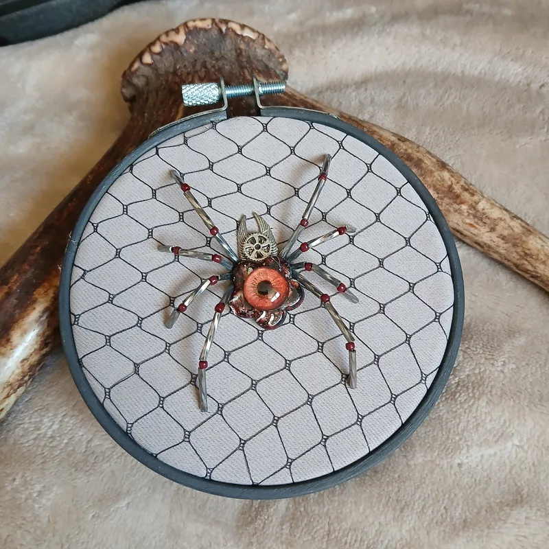 L'œil de l'araignée, décoration gothique faite main
