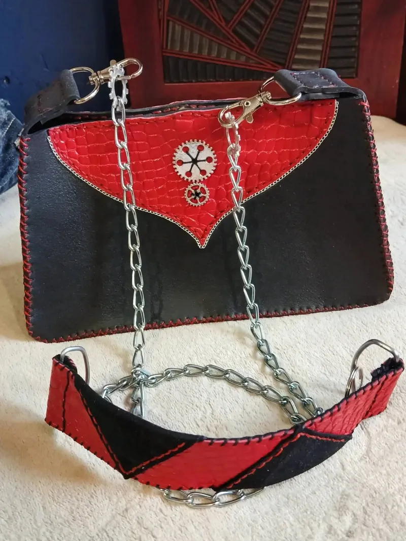 Sac à main rouge et noir, handmade gothic accessory