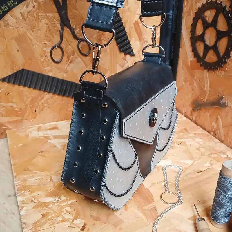 Sac à main gothique noir et argent, accessoire gothique fait main (3)