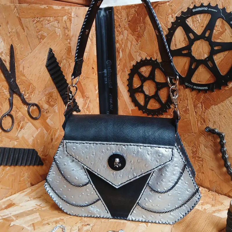 Sac à main gothique noir et argent, accessoire gothique fait main (2)