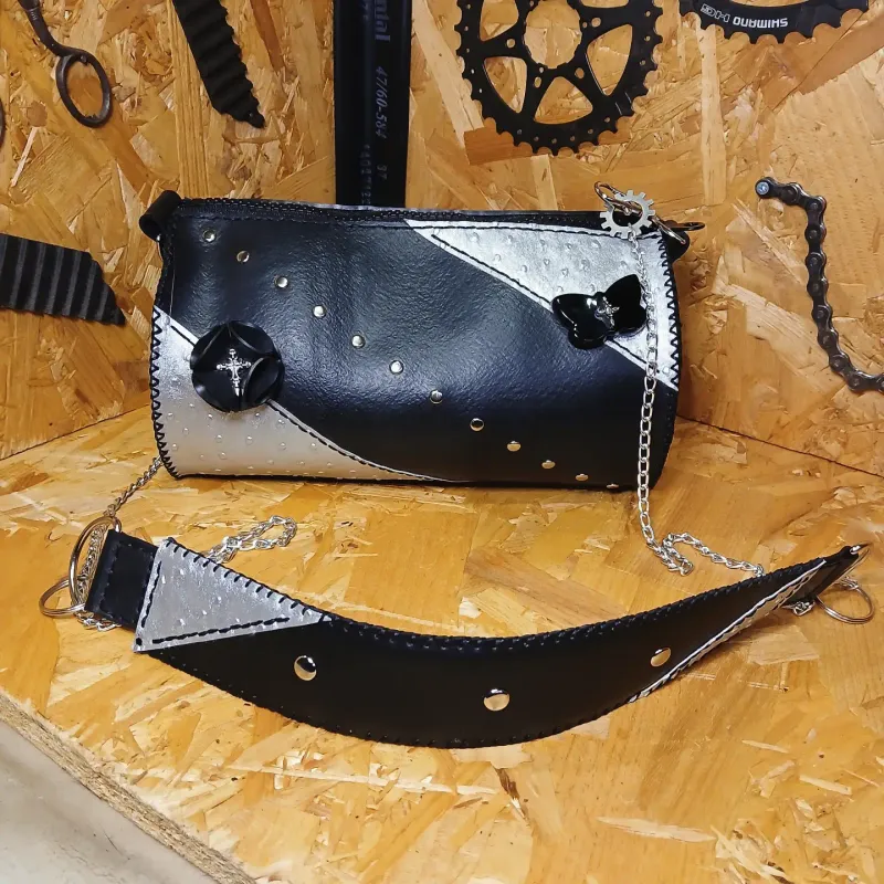 Sac à main gothique papillon noir et argent, accessoire gothique fait main