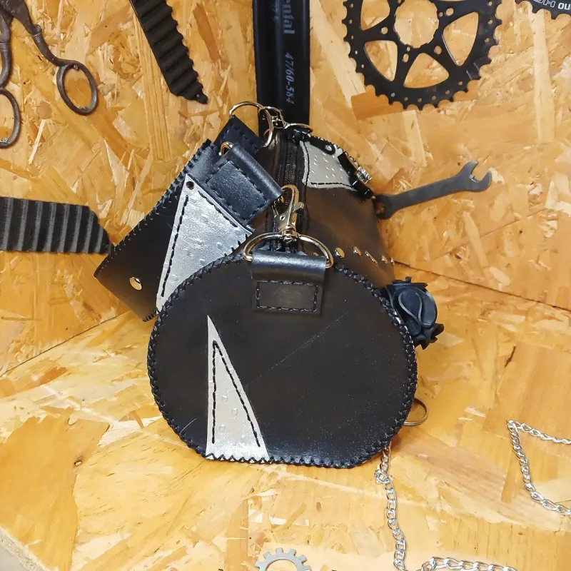 Sac à main gothique papillon noir et argent, accessoire gothique fait main (2)