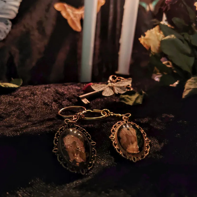 Porte-clef Mimas tiliae, accessoire gothique fait main