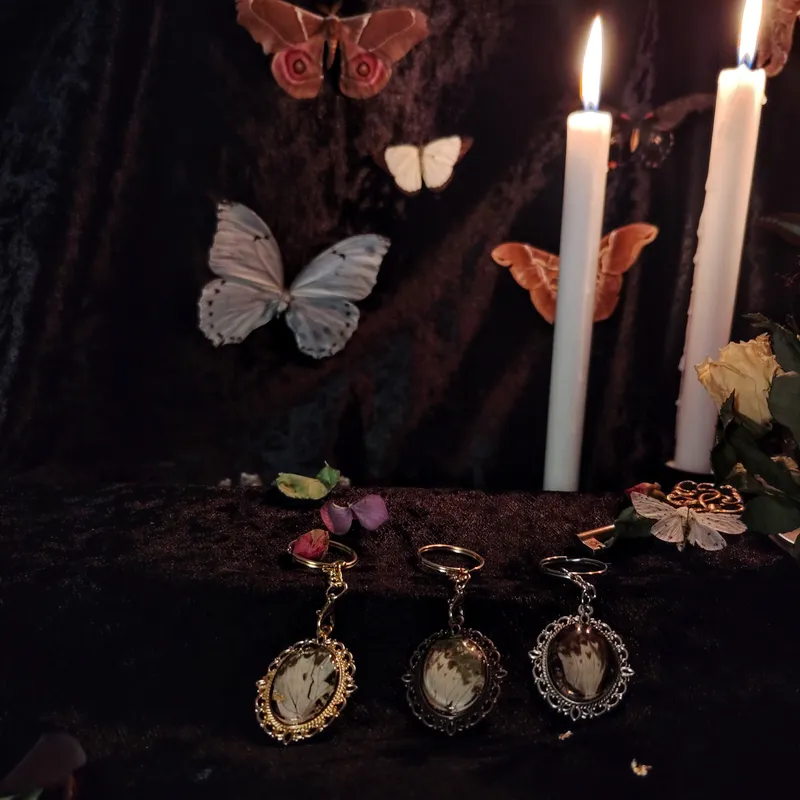 Porte-clef Prioneris hypsipyle, accessoire gothique fait main