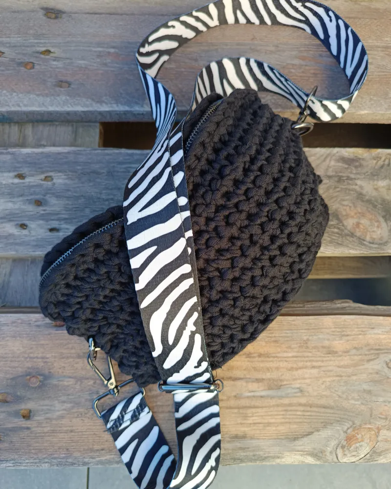 Sac Banane - 100% coton - Bandoulière amovible - Crocheté main -, handmade gothic accessory