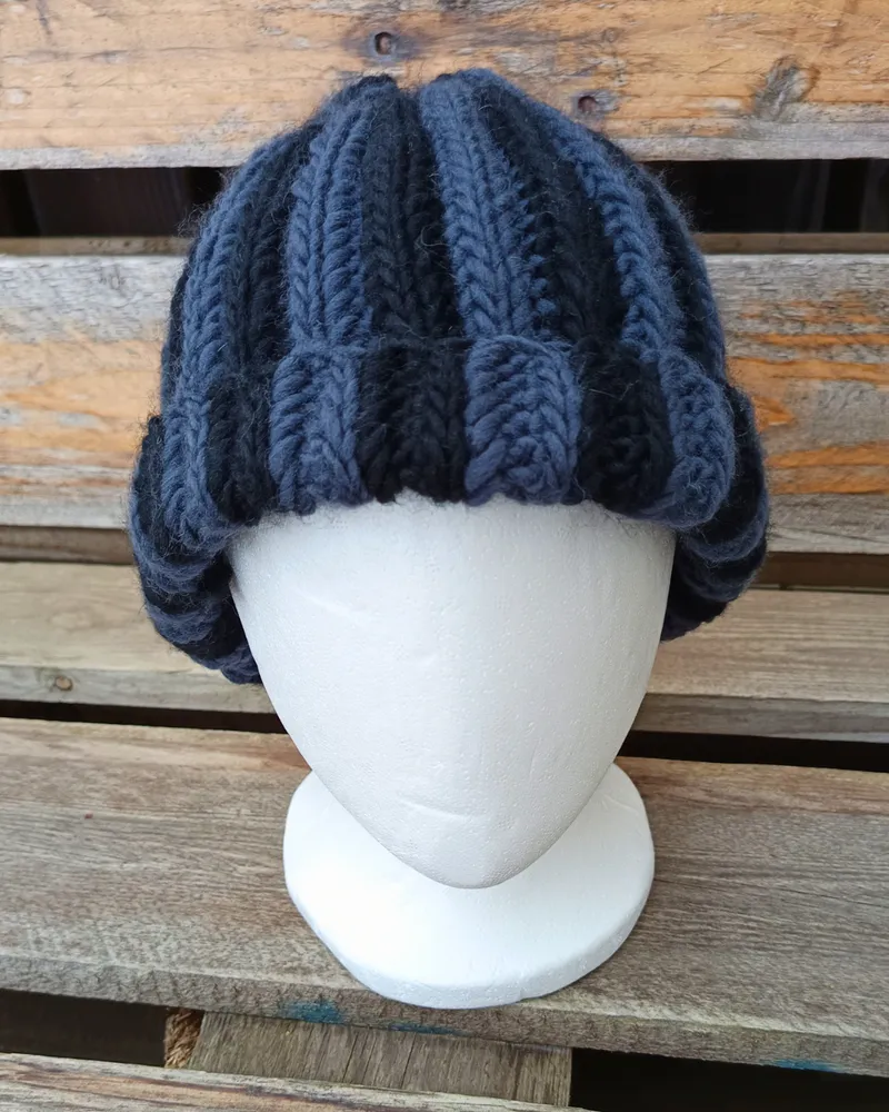 Bonnet inspiré de Mercredi Addams, vêtement gothique fait main