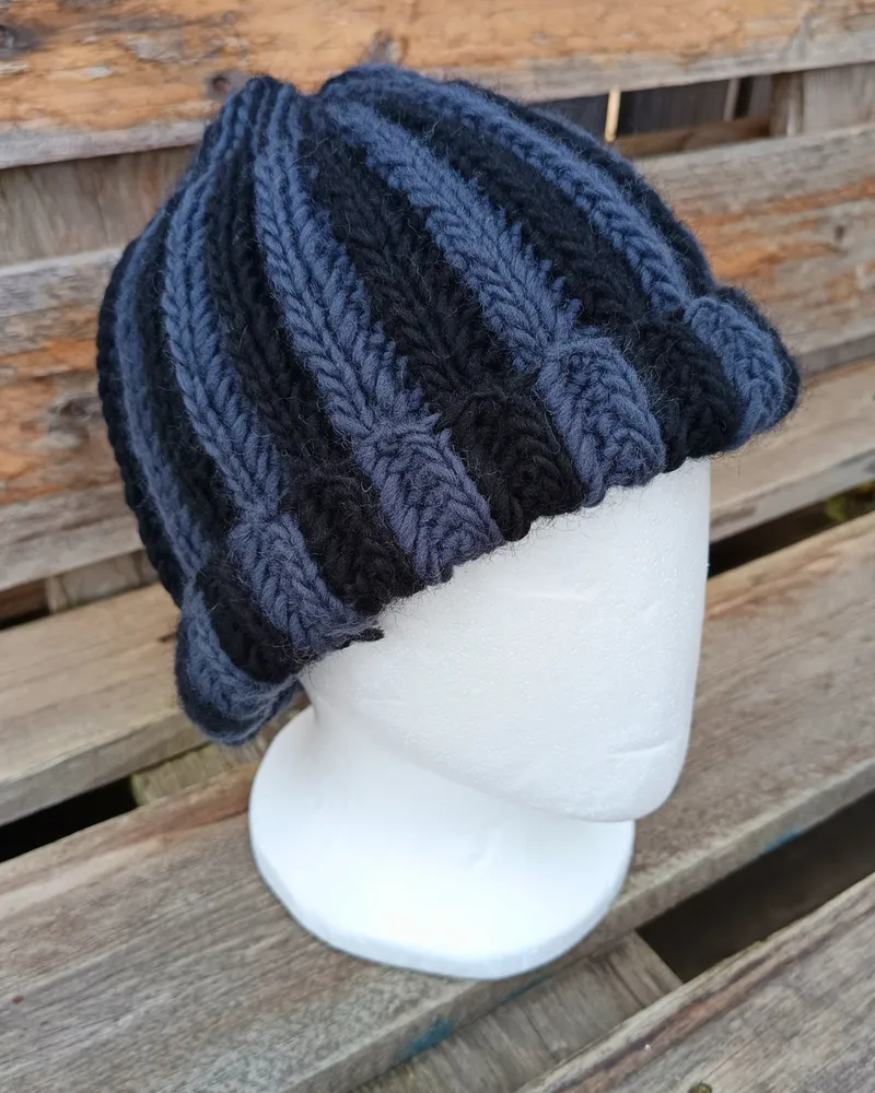 Bonnet inspiré de Mercredi Addams, vêtement gothique fait main (2)