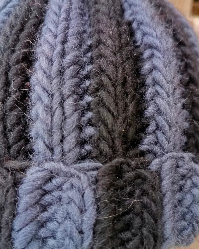 Bonnet inspiré de Mercredi Addams, vêtement gothique fait main (3)
