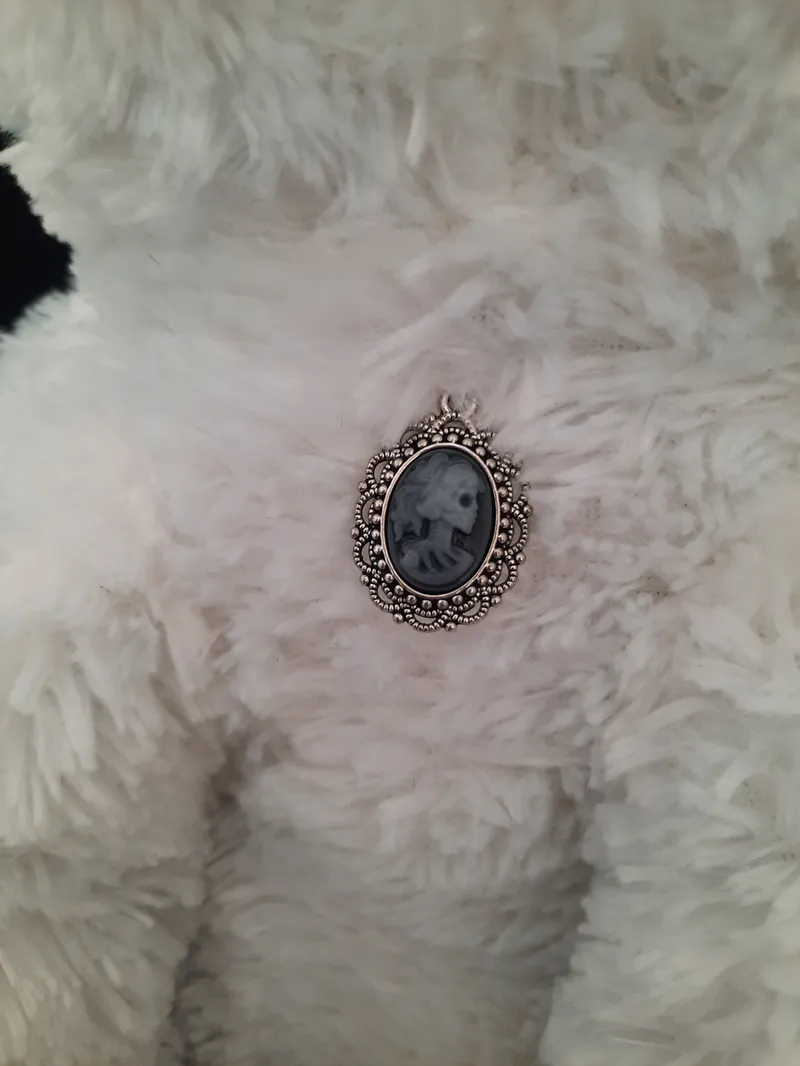 Peluche - ours blanc aux yeux d'araignée — 3