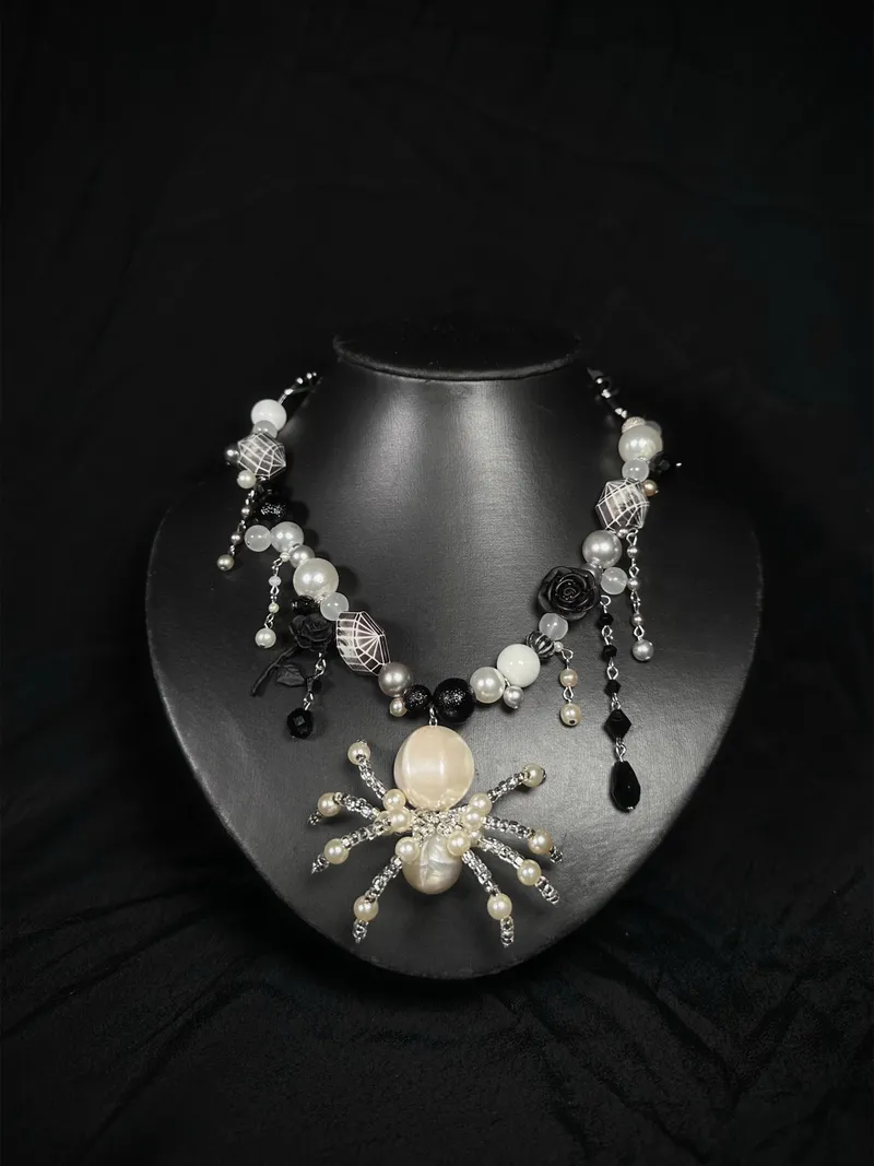 Collier “Black Widow” — 2