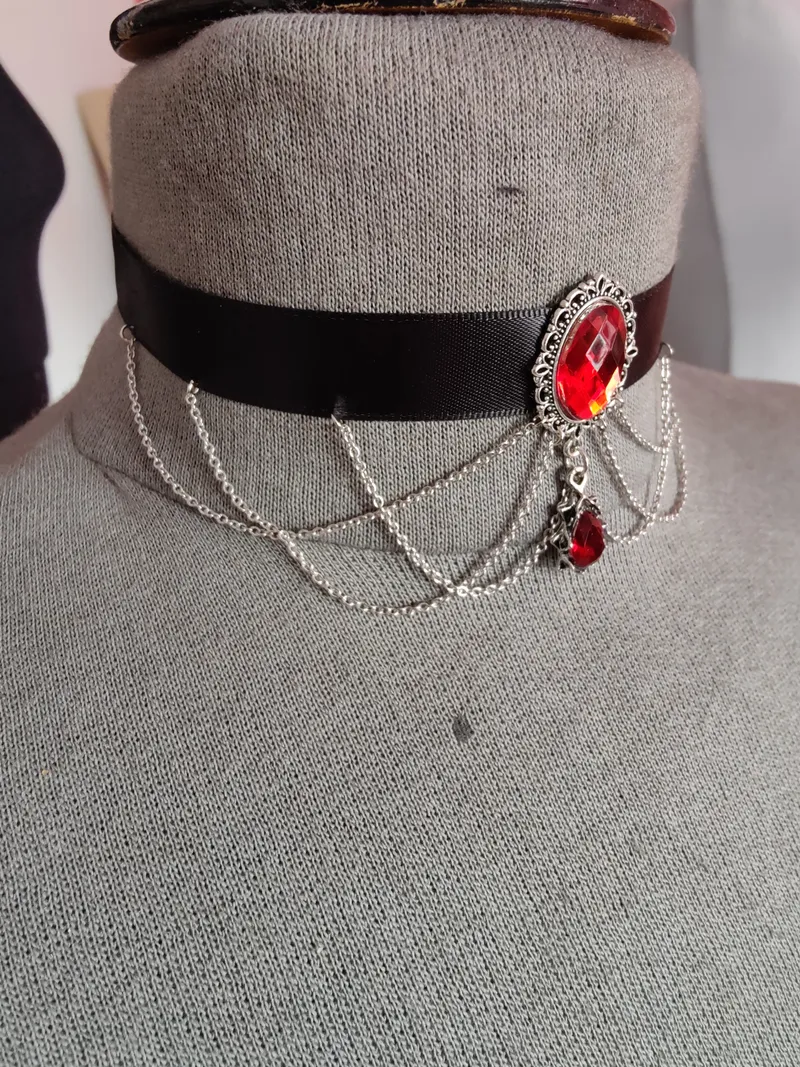 Ras de cou "Camilia", bijou gothique fait main (2)