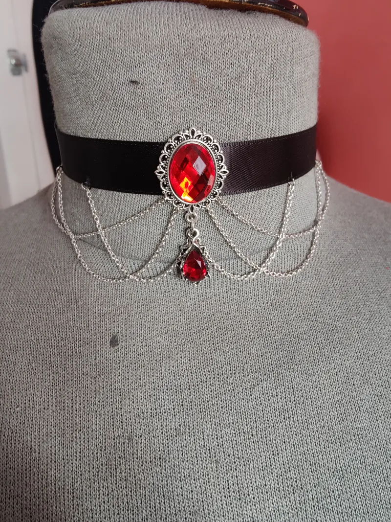 Ras de cou "Camilia", bijou gothique fait main