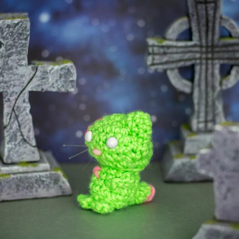 Roarmero, chat zombie en crochet, handmade gothic home decor (3)