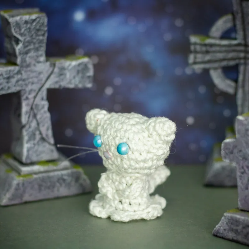 Poltercat, chat fantôme en crochet, handmade gothic home decor (3)