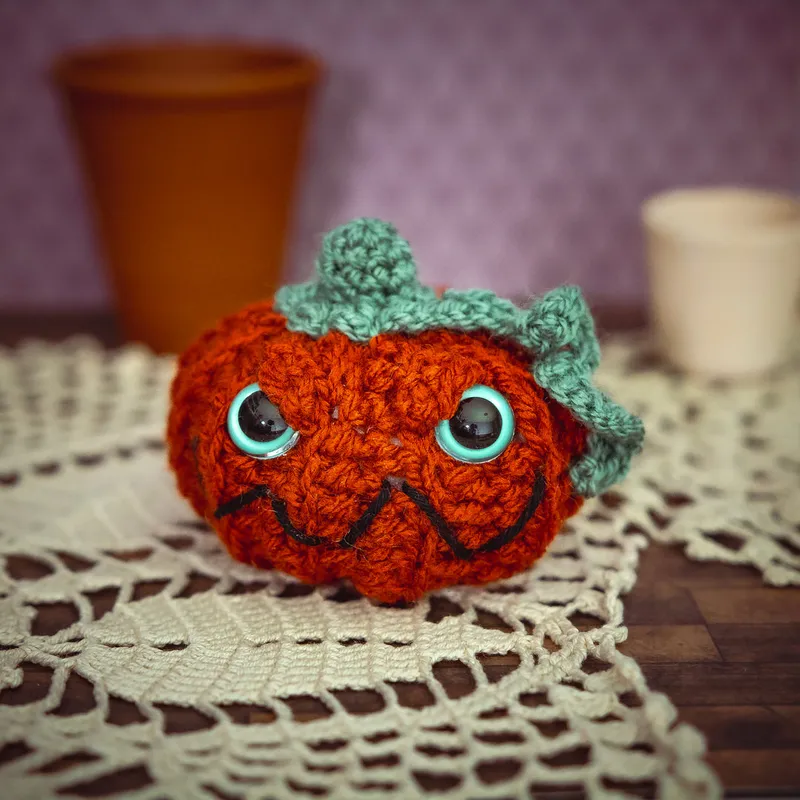 Citrouille en crochet phosphorescente, handmade gothic home decor