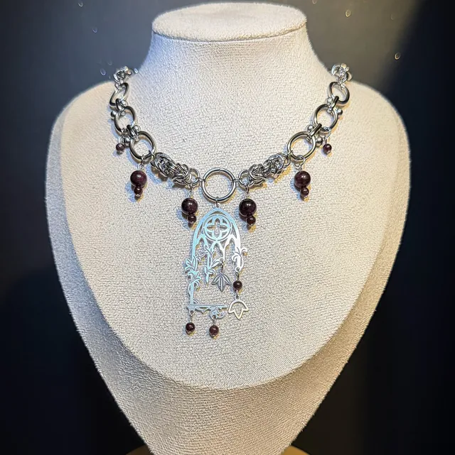 Collier CRYPTE pierres de grenat